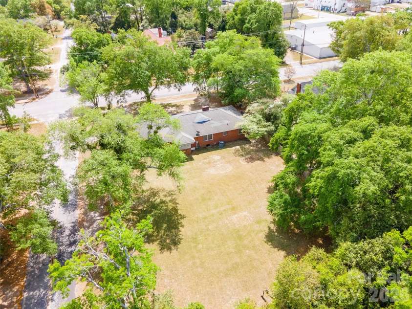 211 Richland Street, Kershaw, SC 29067.  MLS# CAR4365884, YatesRealty ID 22368. 
