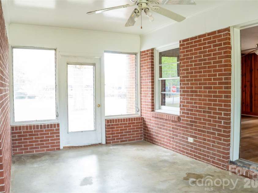 211 Richland Street, Kershaw, SC 29067.  MLS# CAR4365884, YatesRealty ID 22368. 