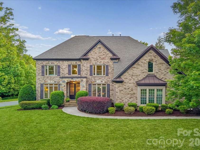 4001 Ainsdale Drive, Matthews, NC 28104.  MLS# CAR4381328, YatesRealty ID 22369. 