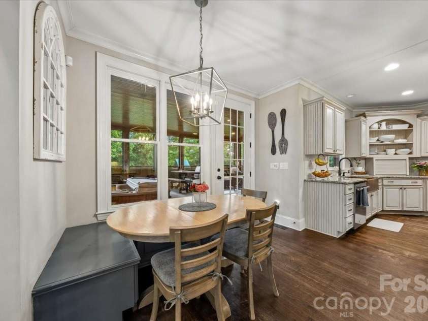 4001 Ainsdale Drive, Matthews, NC 28104.  MLS# CAR4381328, YatesRealty ID 22369. 