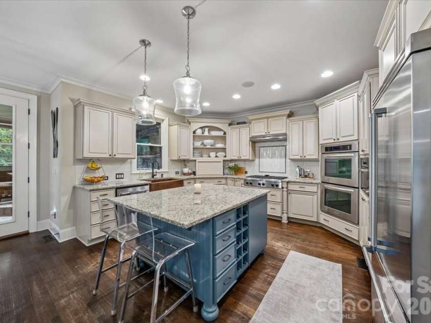 4001 Ainsdale Drive, Matthews, NC 28104.  MLS# CAR4381328, YatesRealty ID 22369. 