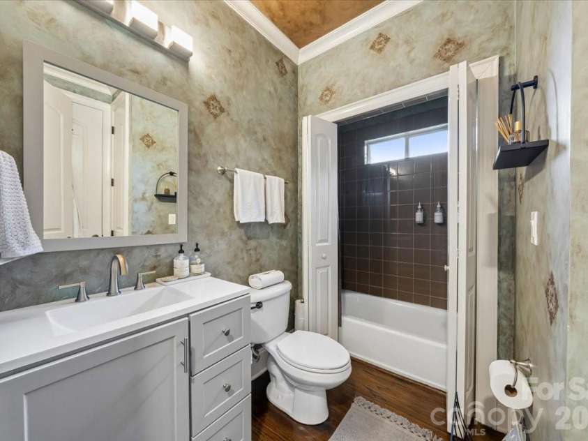 4001 Ainsdale Drive, Matthews, NC 28104.  MLS# CAR4381328, YatesRealty ID 22369. 