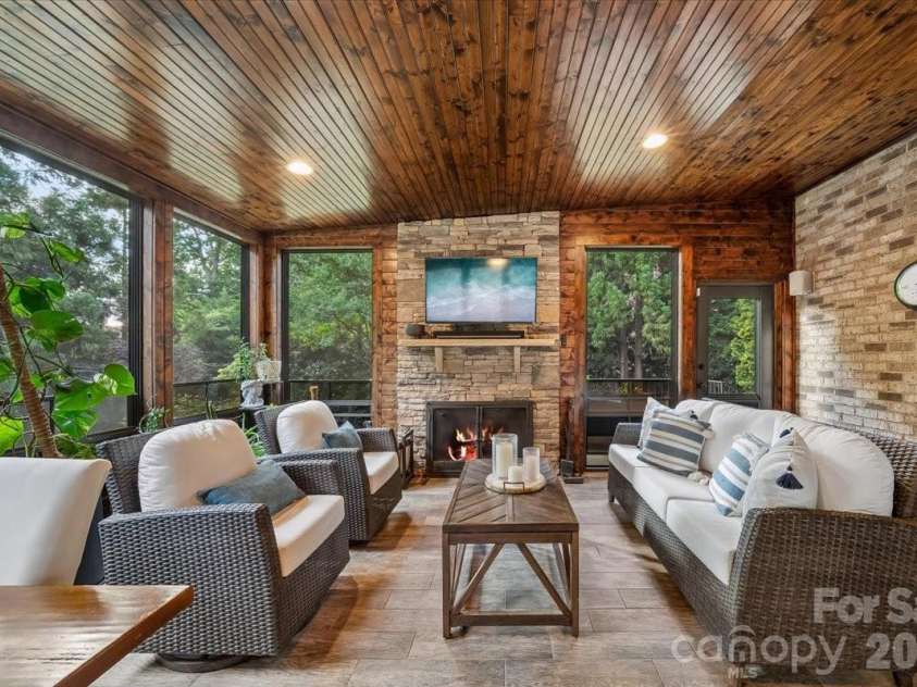 4001 Ainsdale Drive, Matthews, NC 28104.  MLS# CAR4381328, YatesRealty ID 22369. 