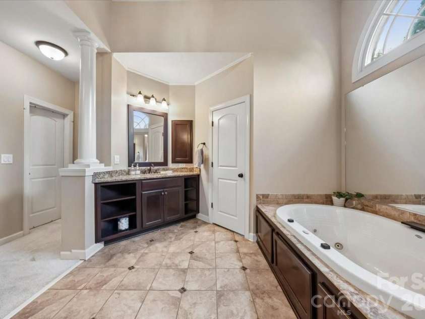 4001 Ainsdale Drive, Matthews, NC 28104.  MLS# CAR4381328, YatesRealty ID 22369. 