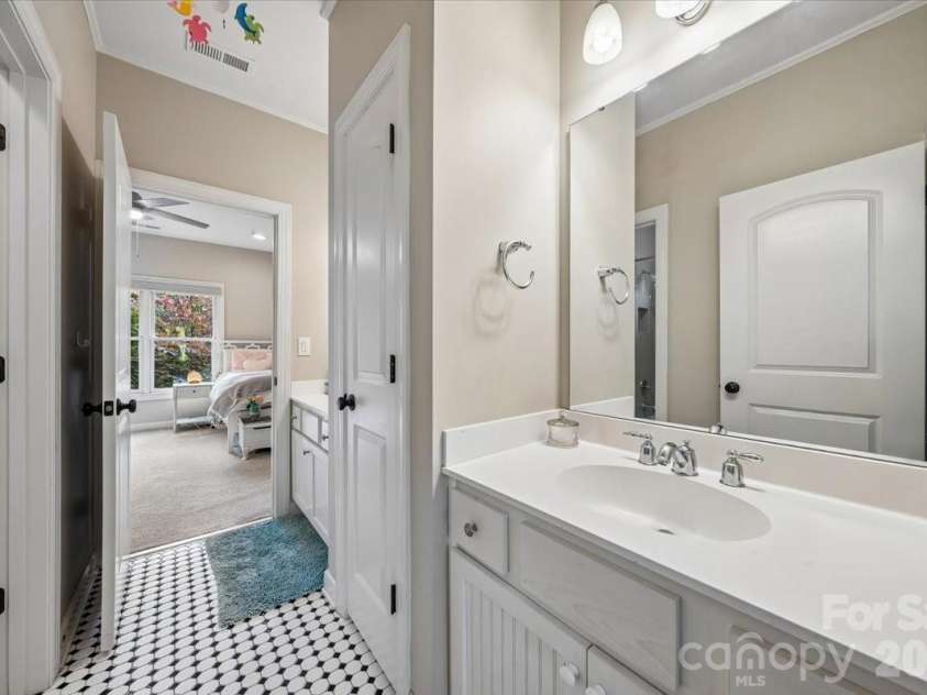 4001 Ainsdale Drive, Matthews, NC 28104.  MLS# CAR4381328, YatesRealty ID 22369. 