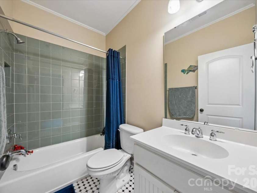 4001 Ainsdale Drive, Matthews, NC 28104.  MLS# CAR4381328, YatesRealty ID 22369. 