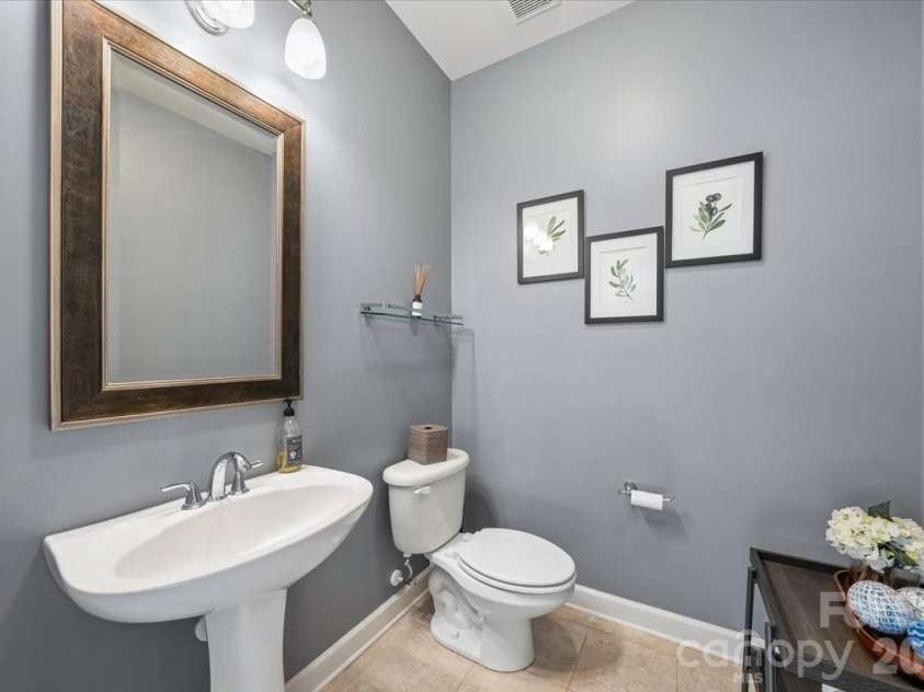 4001 Ainsdale Drive, Matthews, NC 28104.  MLS# CAR4381328, YatesRealty ID 22369. 
