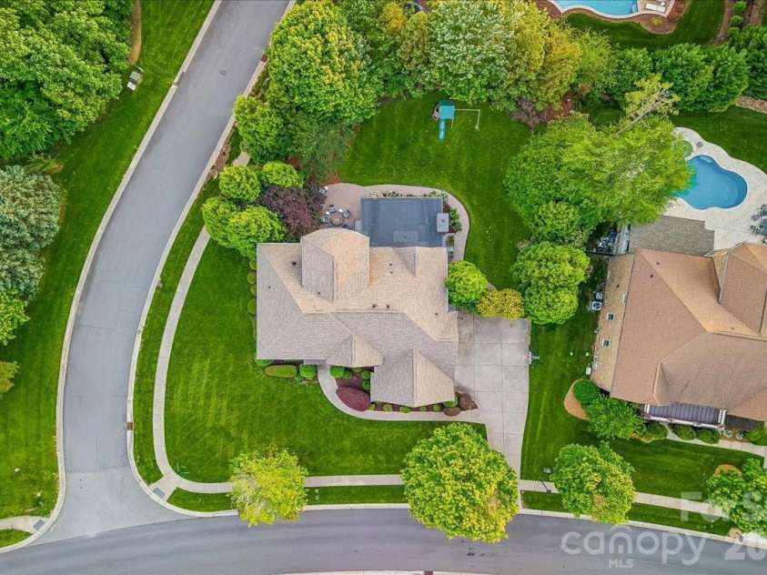 4001 Ainsdale Drive, Matthews, NC 28104.  MLS# CAR4381328, YatesRealty ID 22369. 