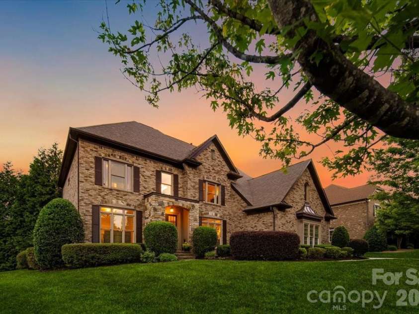 4001 Ainsdale Drive, Matthews, NC 28104.  MLS# CAR4381328, YatesRealty ID 22369. 