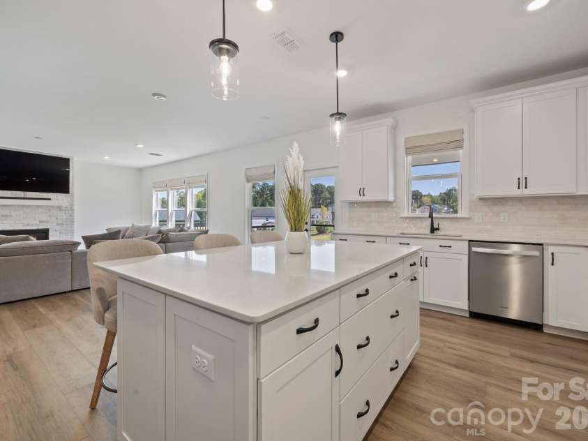 2027 Waxhaw Crossing Drive, Waxhaw, NC 28173.  MLS# CAR4420506, YatesRealty ID 2237. 