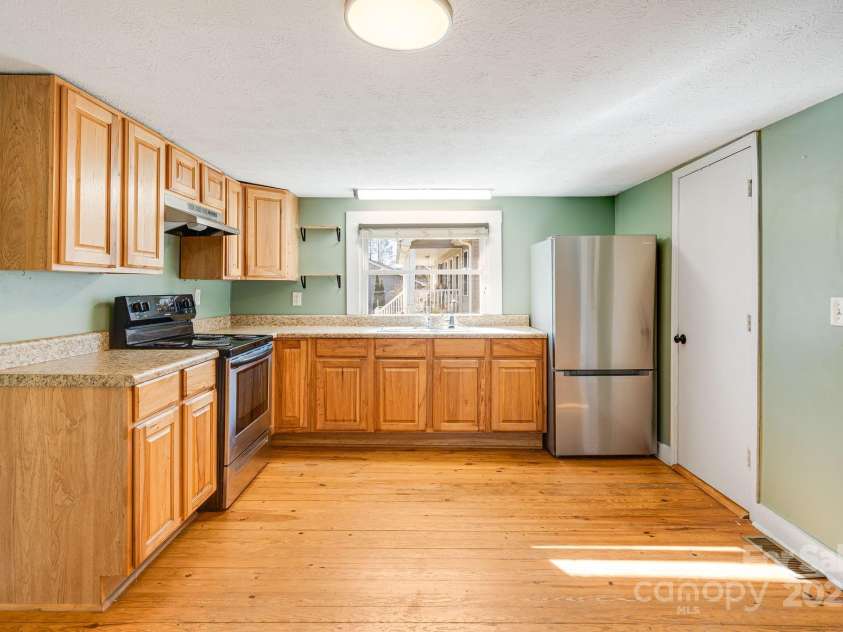 54 Jones Circle, Fletcher, NC 28732.  MLS# CAR4228860, YatesRealty ID 2237. 