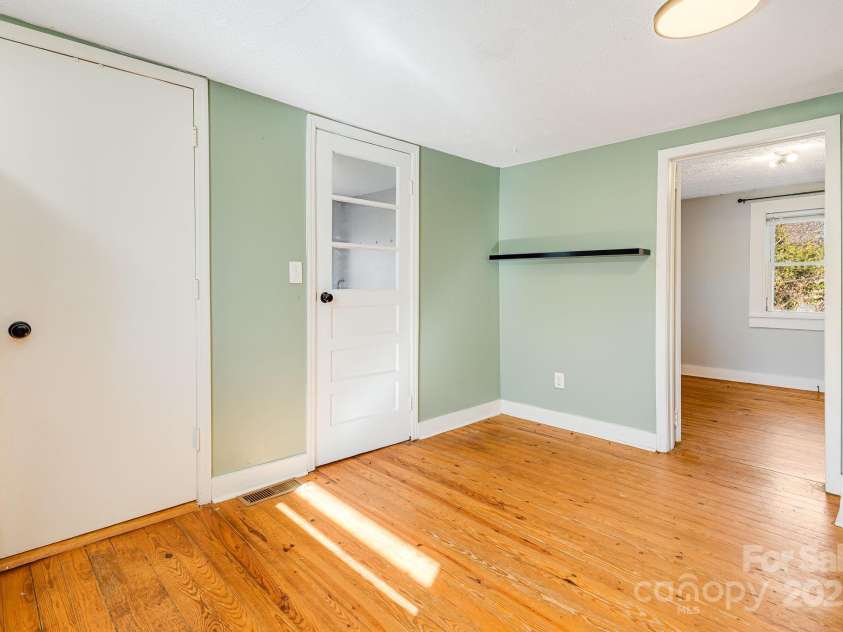 54 Jones Circle, Fletcher, NC 28732.  MLS# CAR4228860, YatesRealty ID 2237. 