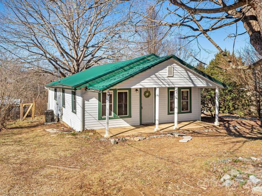 54 Jones Circle, Fletcher, NC 28732.  MLS# CAR4228860, YatesRealty ID 2237. 