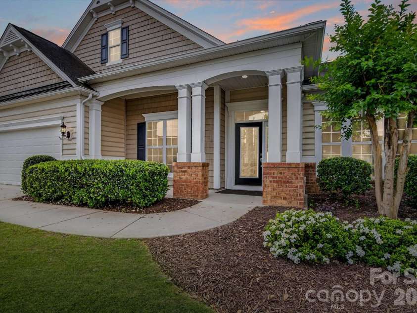 2015 Yellowstone Drive, Fort Mill, SC 29707.  MLS# CAR4381533, YatesRealty ID 22370. 