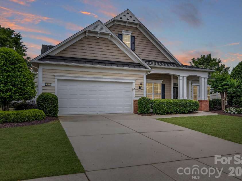 2015 Yellowstone Drive, Fort Mill, SC 29707.  MLS# CAR4381533, YatesRealty ID 22370. 