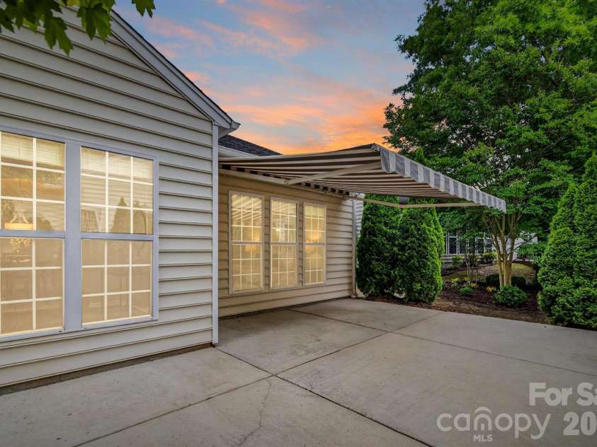 2015 Yellowstone Drive, Fort Mill, SC 29707.  MLS# CAR4381533, YatesRealty ID 22370. 