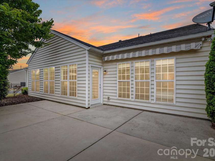 2015 Yellowstone Drive, Fort Mill, SC 29707.  MLS# CAR4381533, YatesRealty ID 22370. 