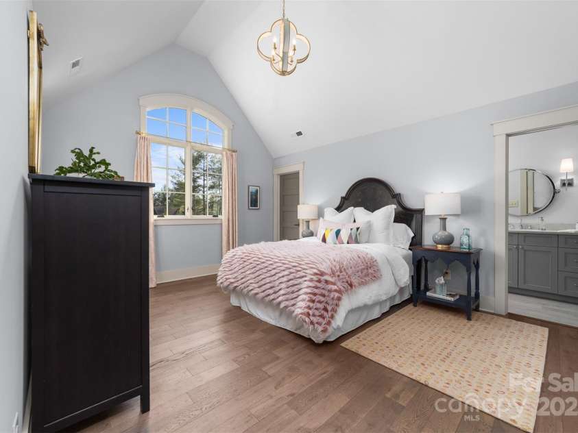 68 Cinch Knot Drive, Nebo, NC 28761.  MLS# CAR4233155, YatesRealty ID 22370. Beautiful and bright guest suite on the upper level.