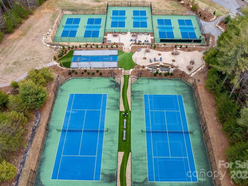68 Cinch Knot Drive, Nebo, NC 28761.  MLS# CAR4233155, YatesRealty ID 22370. Pickleball & Tennis Courts at Camp Lake James.