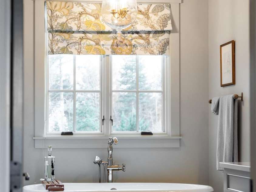 68 Cinch Knot Drive, Nebo, NC 28761.  MLS# CAR4233155, YatesRealty ID 22370. Relax in the beautiful soaking tub in the primary suite.