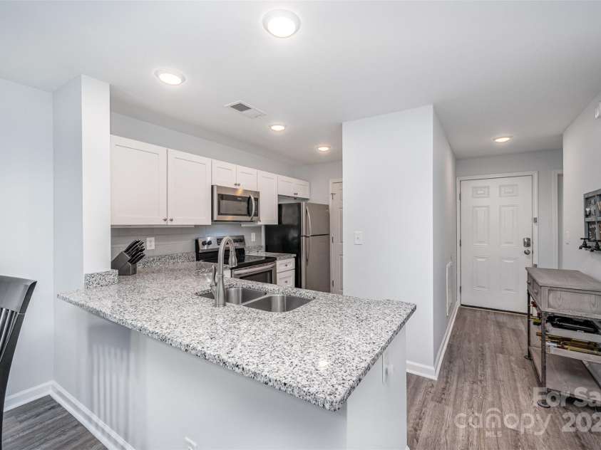 18741 Nautical Drive, Cornelius, NC 28031.  MLS# CAR4267039, YatesRealty ID 22371. Kitchen