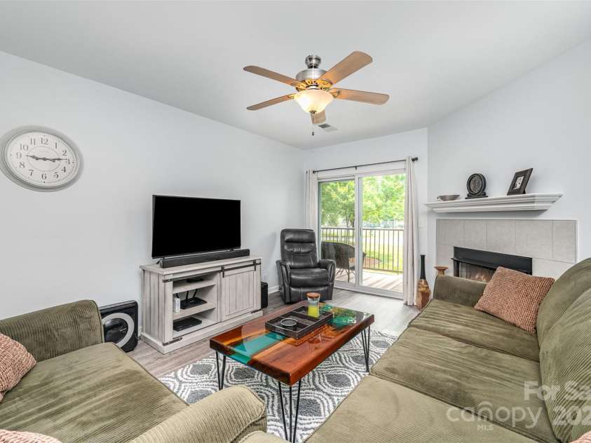 18741 Nautical Drive, Cornelius, NC 28031.  MLS# CAR4267039, YatesRealty ID 22371. Living Room