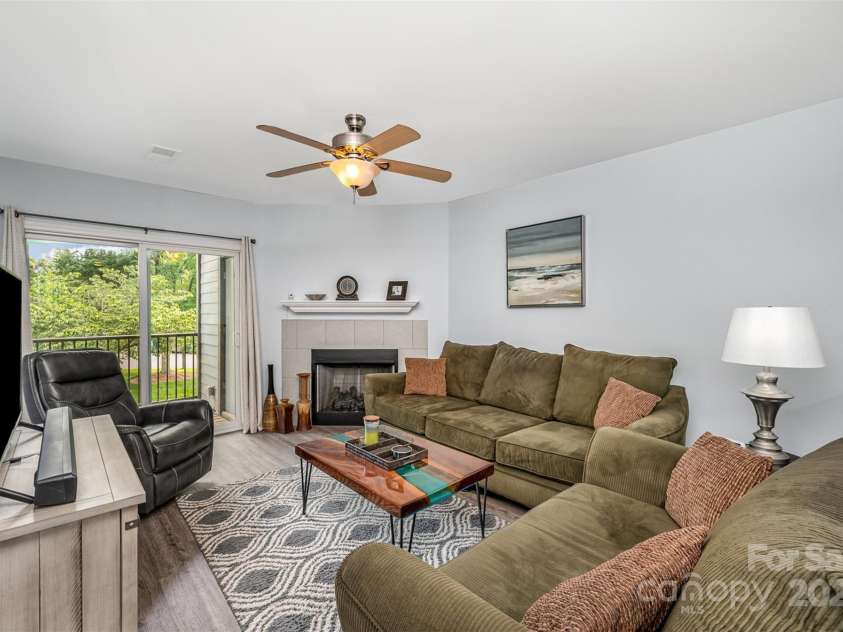 18741 Nautical Drive, Cornelius, NC 28031.  MLS# CAR4267039, YatesRealty ID 22371. Living Room