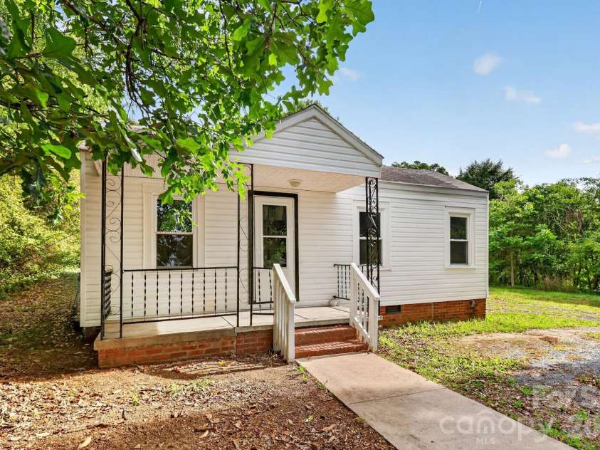 1121 Lundix Street, Albemarle, NC 28001.  MLS# CAR4381009, YatesRealty ID 22372. Front