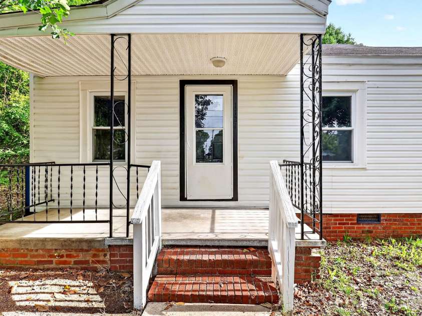 1121 Lundix Street, Albemarle, NC 28001.  MLS# CAR4381009, YatesRealty ID 22372. Front Porch