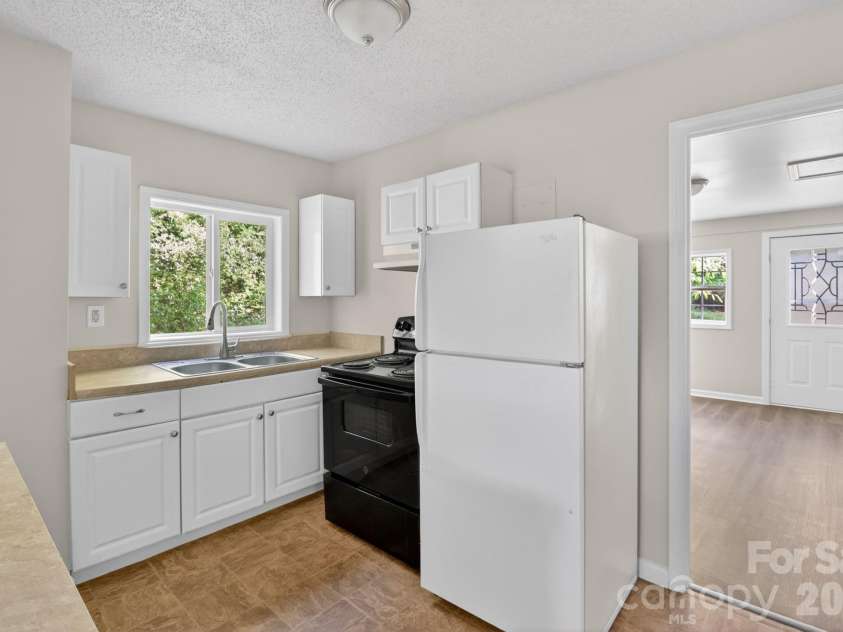 1121 Lundix Street, Albemarle, NC 28001.  MLS# CAR4381009, YatesRealty ID 22372. Kitchen