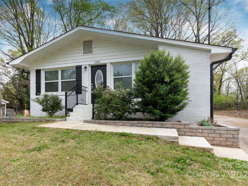 2408 Dora Drive, Charlotte, NC 28215.  MLS# CAR4241329, YatesRealty ID 22372. 