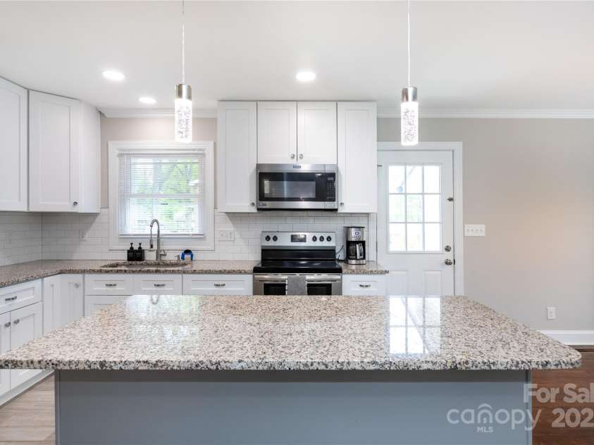 2408 Dora Drive, Charlotte, NC 28215.  MLS# CAR4241329, YatesRealty ID 22372. 
