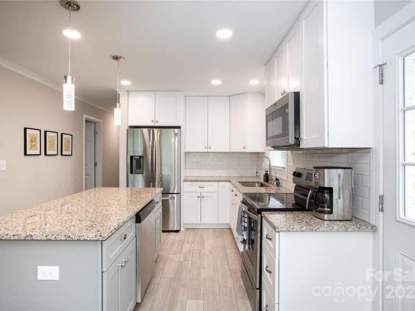2408 Dora Drive, Charlotte, NC 28215.  MLS# CAR4241329, YatesRealty ID 22372. 