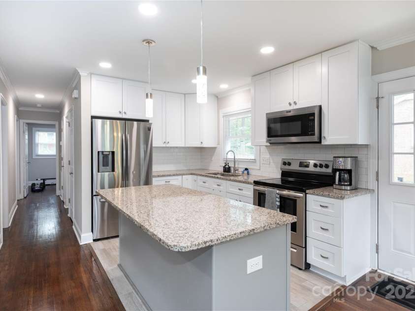 2408 Dora Drive, Charlotte, NC 28215.  MLS# CAR4241329, YatesRealty ID 22372. 