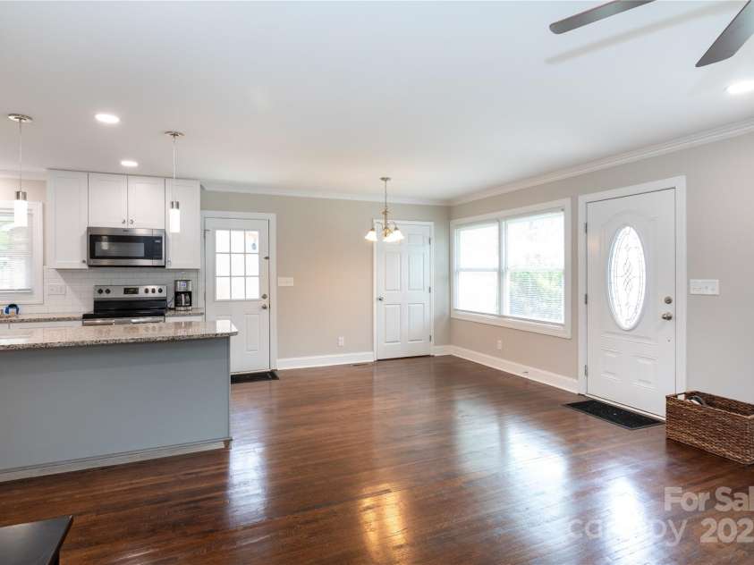 2408 Dora Drive, Charlotte, NC 28215.  MLS# CAR4241329, YatesRealty ID 22372. 