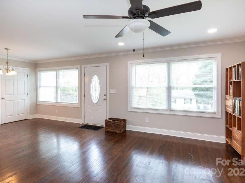 2408 Dora Drive, Charlotte, NC 28215.  MLS# CAR4241329, YatesRealty ID 22372. 