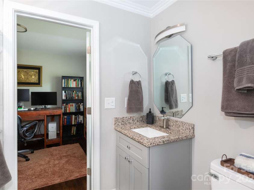 2408 Dora Drive, Charlotte, NC 28215.  MLS# CAR4241329, YatesRealty ID 22372. 