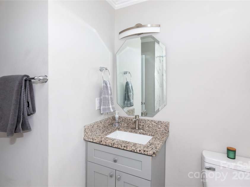 2408 Dora Drive, Charlotte, NC 28215.  MLS# CAR4241329, YatesRealty ID 22372. 