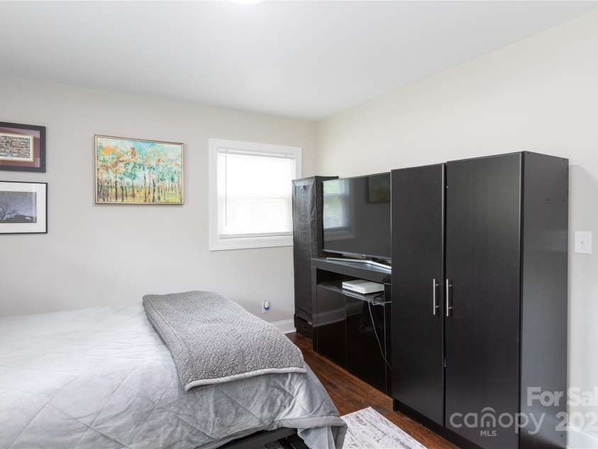 2408 Dora Drive, Charlotte, NC 28215.  MLS# CAR4241329, YatesRealty ID 22372. 