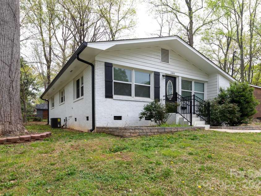 2408 Dora Drive, Charlotte, NC 28215.  MLS# CAR4241329, YatesRealty ID 22372. 
