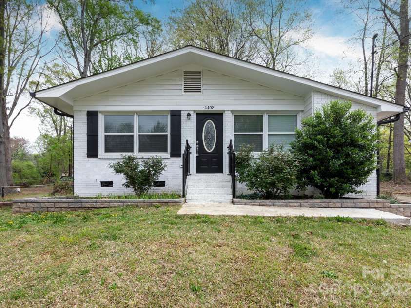 2408 Dora Drive, Charlotte, NC 28215.  MLS# CAR4241329, YatesRealty ID 22372. 