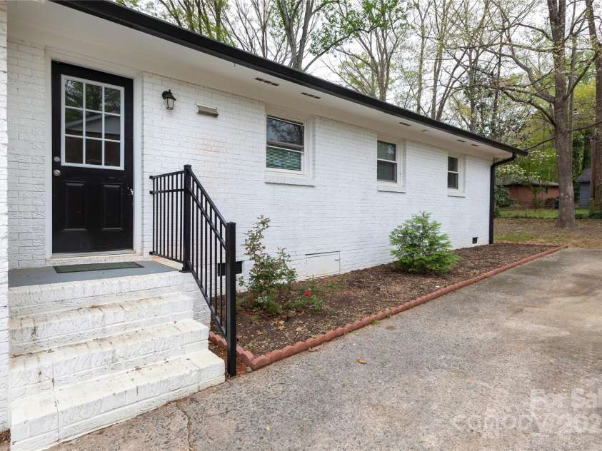 2408 Dora Drive, Charlotte, NC 28215.  MLS# CAR4241329, YatesRealty ID 22372. 