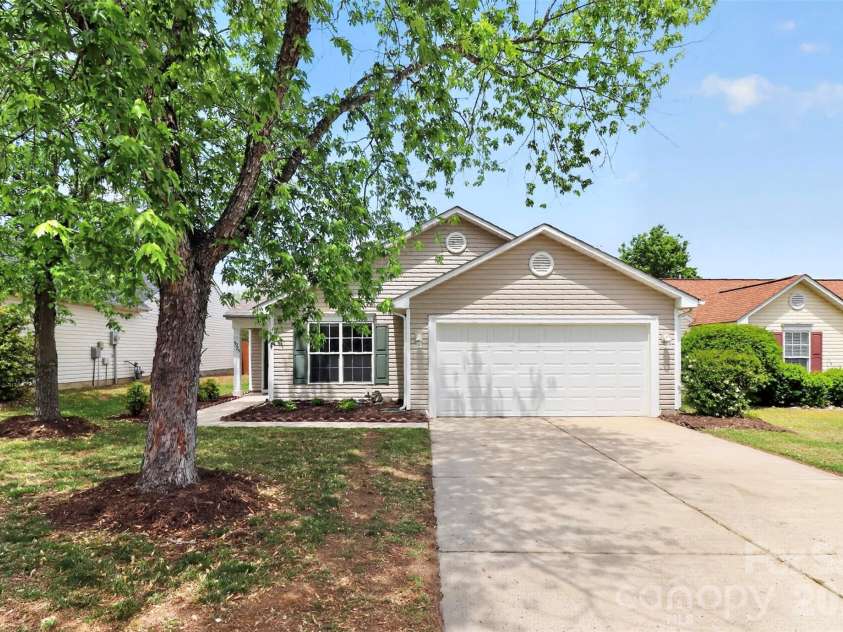 4925 Wheat Drive, Concord, NC 28027.  MLS# CAR4376781, YatesRealty ID 22373. 