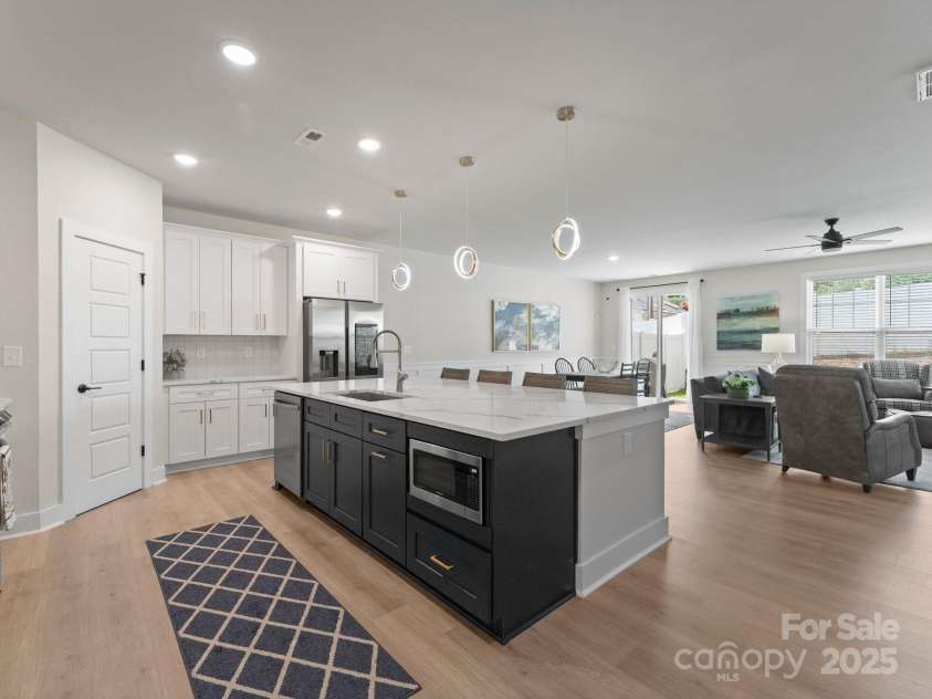 1517 Falcon Street, Charlotte, NC 28211.  MLS# CAR4274359, YatesRealty ID 22374. 