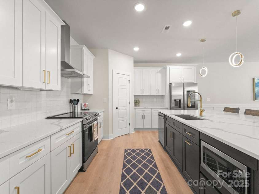 1517 Falcon Street, Charlotte, NC 28211.  MLS# CAR4274359, YatesRealty ID 22374. 