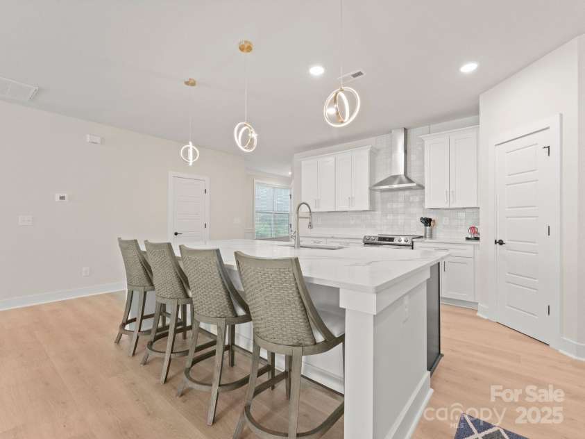 1517 Falcon Street, Charlotte, NC 28211.  MLS# CAR4274359, YatesRealty ID 22374. 