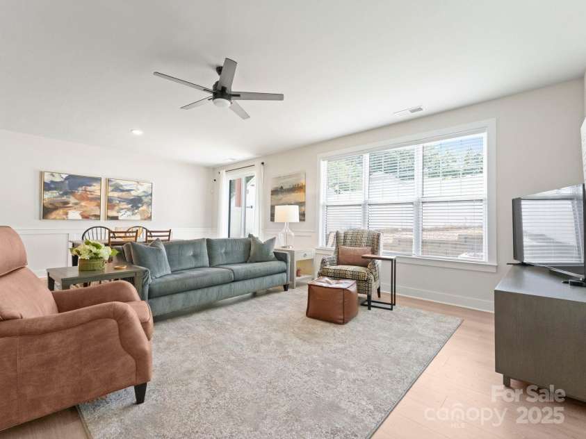 1517 Falcon Street, Charlotte, NC 28211.  MLS# CAR4274359, YatesRealty ID 22374. 