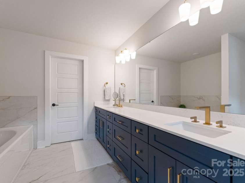 1517 Falcon Street, Charlotte, NC 28211.  MLS# CAR4274359, YatesRealty ID 22374. 