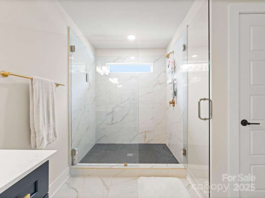 1517 Falcon Street, Charlotte, NC 28211.  MLS# CAR4274359, YatesRealty ID 22374. 