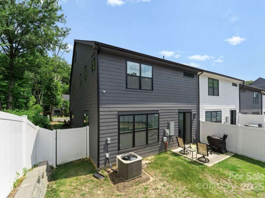 1517 Falcon Street, Charlotte, NC 28211.  MLS# CAR4274359, YatesRealty ID 22374. 